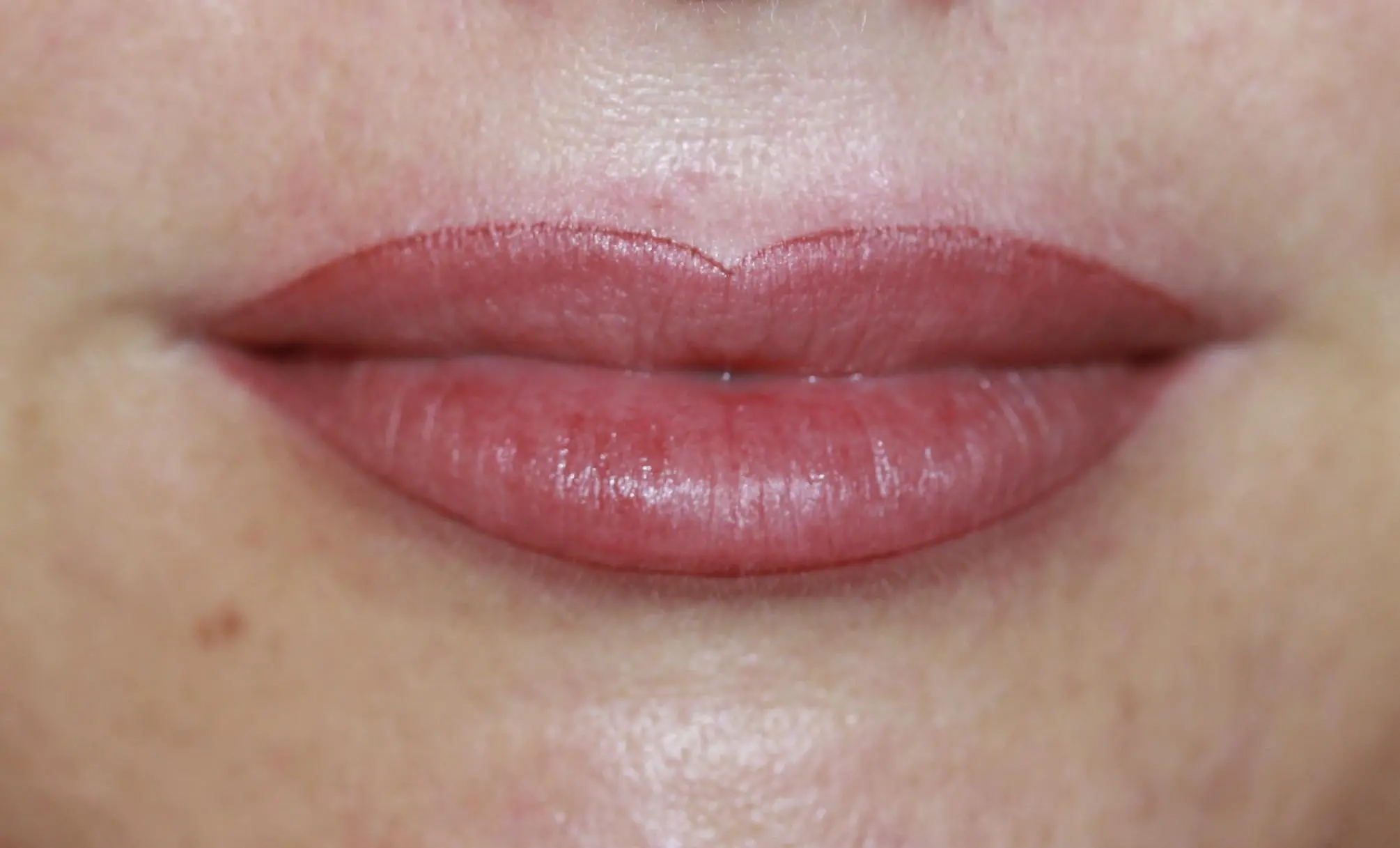 Natürliche Lippenvergrößerung permanent Make Up