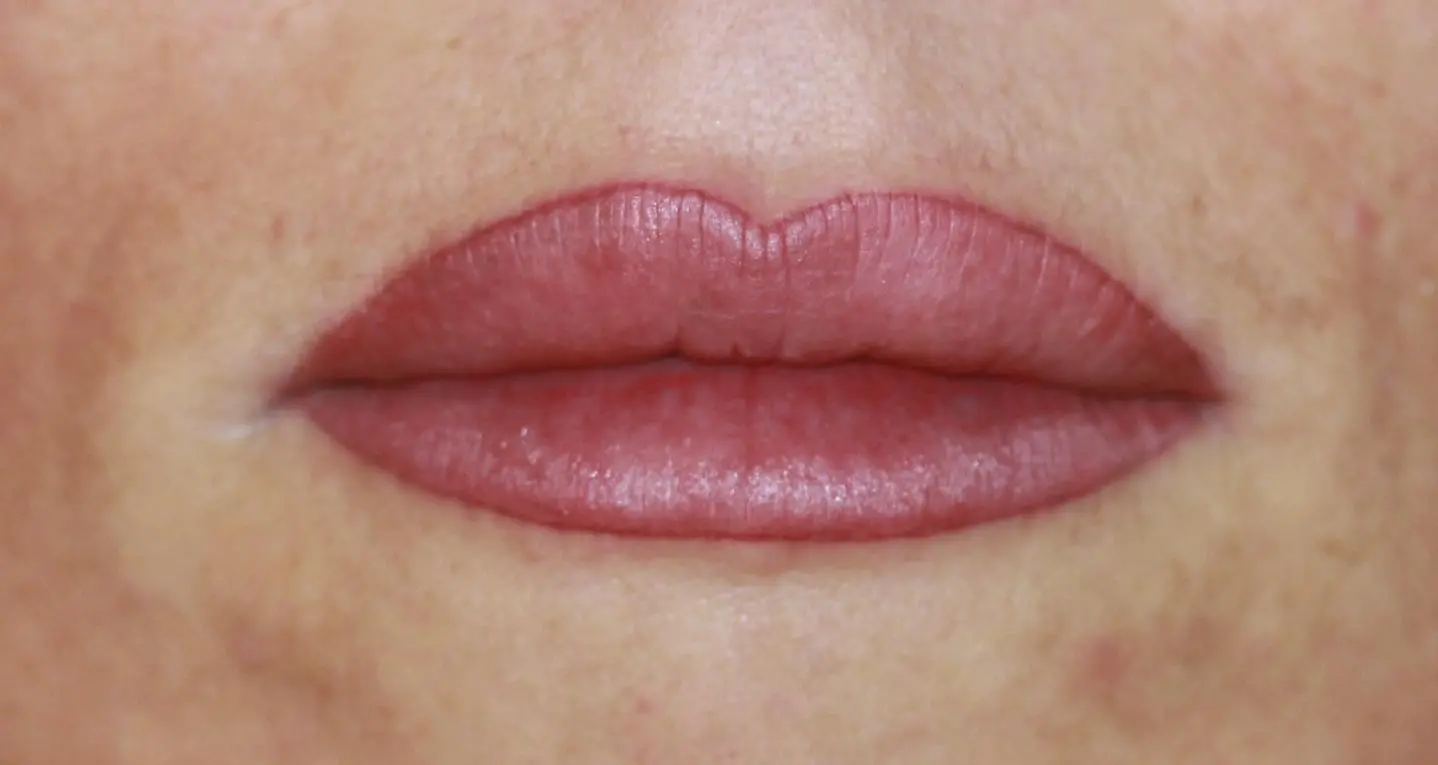 Ausbesserung einer Lippe mit Permanent Make Up Nachher